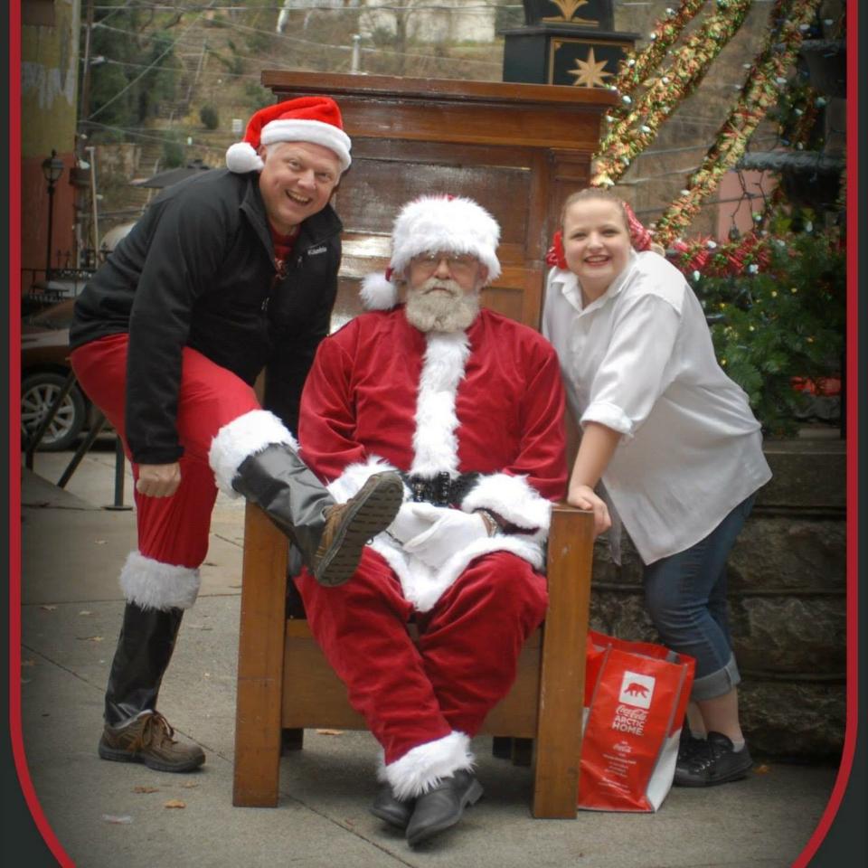 Christmas Season in Eureka Springs:   Holiday Town USA